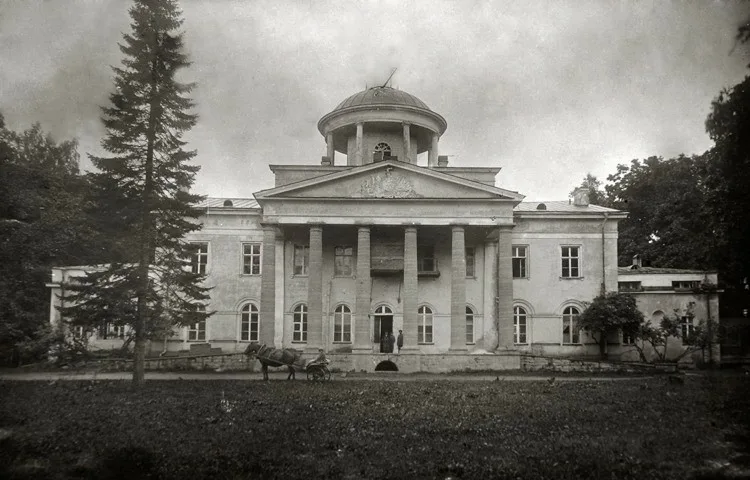 Фотографии.