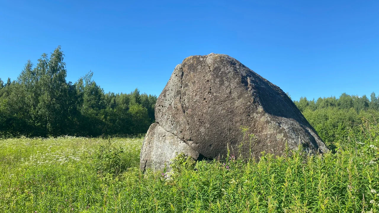 Менгир-камень.